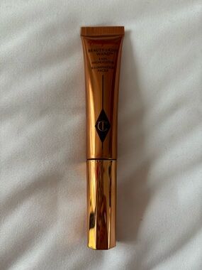 Charlotte Tilbury Metallic Gold Beauty Light Wand Highlighter
